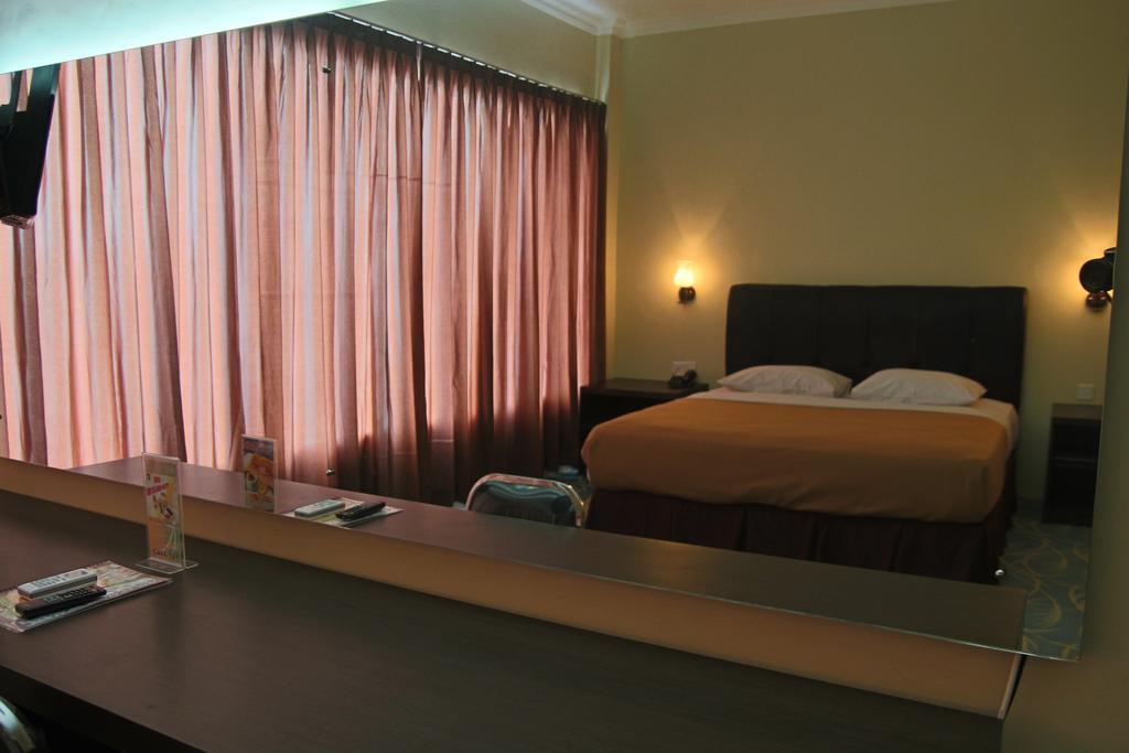 Sepinggan Hotel Balikpapan Room photo