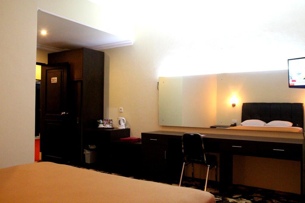 Sepinggan Hotel Balikpapan Room photo