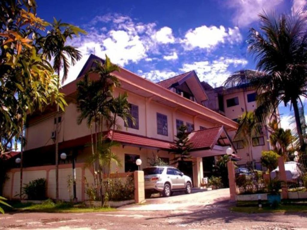 Sepinggan Hotel Balikpapan Exterior photo