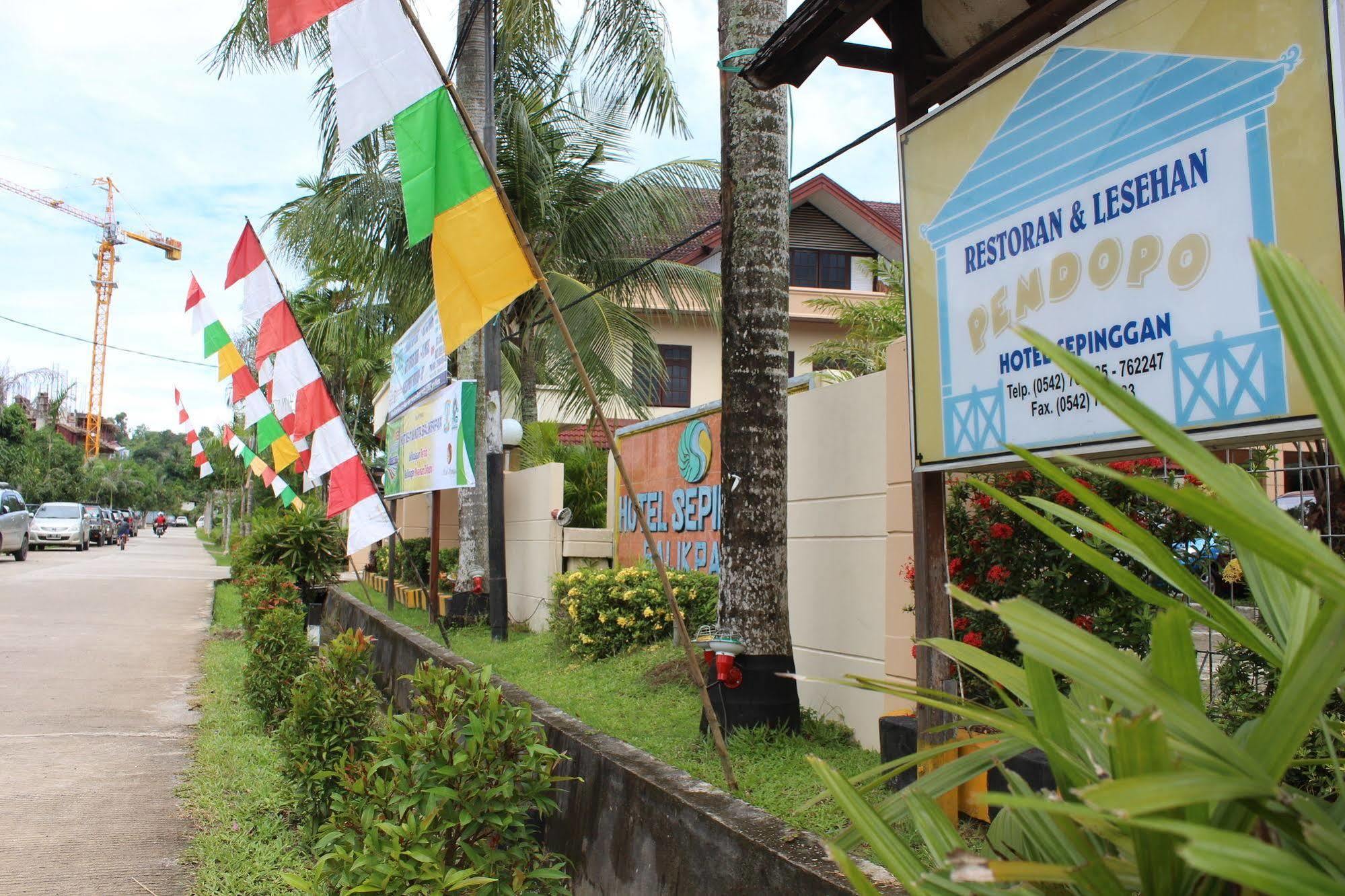 Sepinggan Hotel Balikpapan Exterior photo